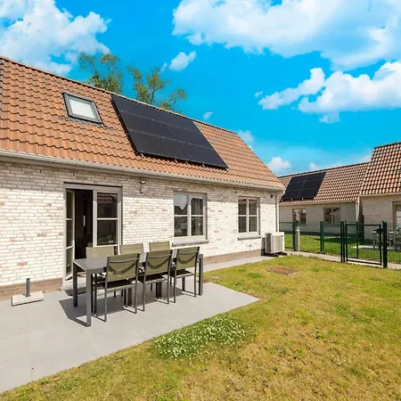 Classy Polder House Near בית נופש